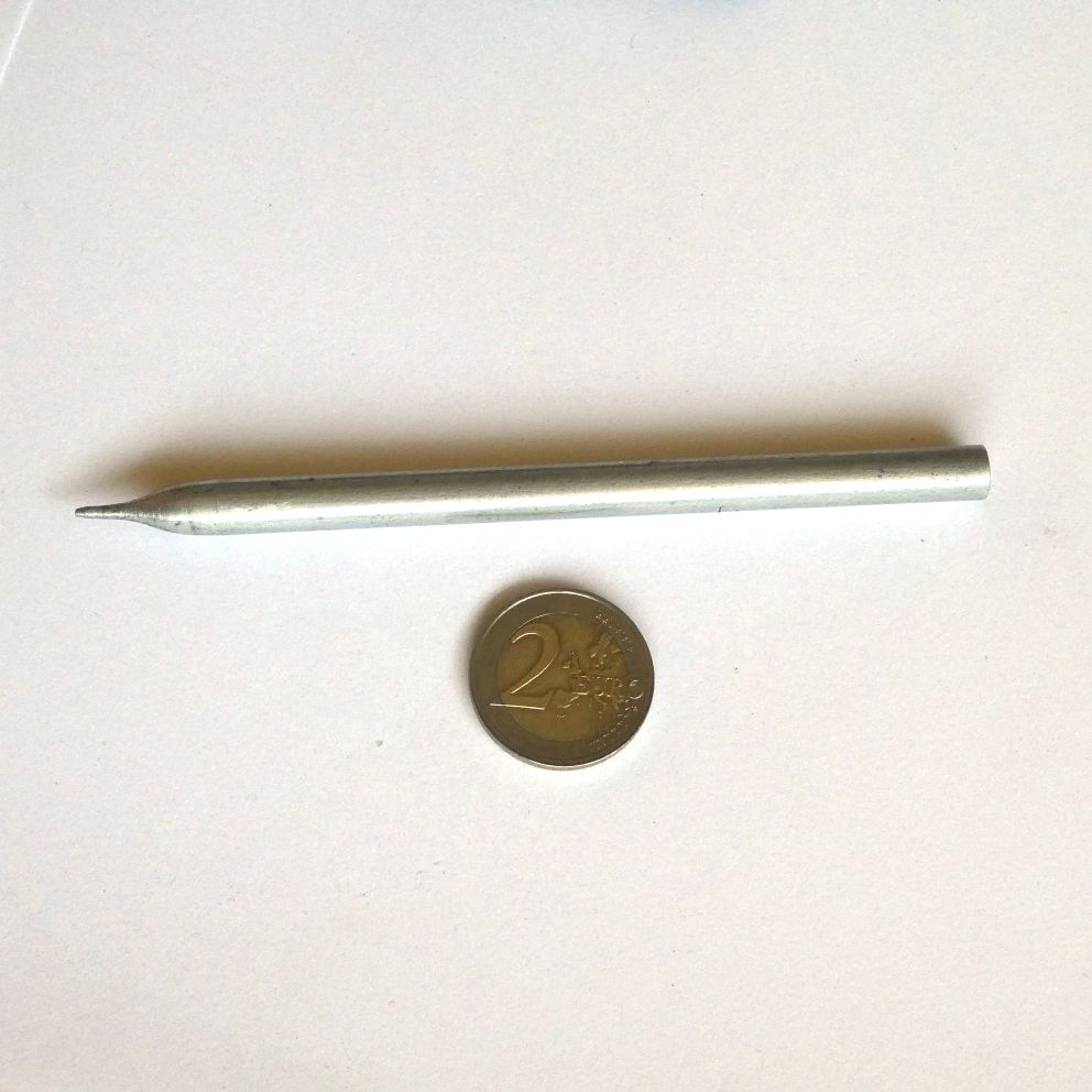 Figure 5 — The stylus of a later Los Angeles machine: slimmer aluminium, with a fine conical point. The coin is a 2-euro piece, 25.75 mm across.