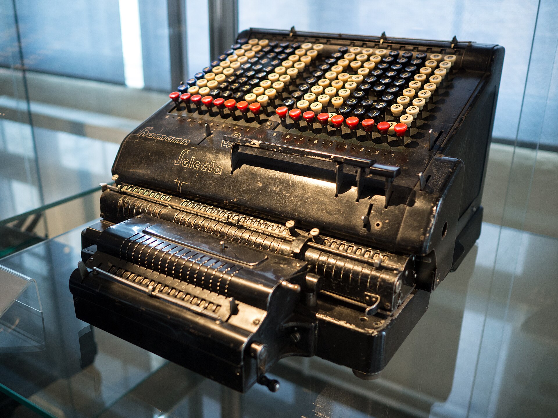 Figure 14 — A Hamann Selecta SPU of 1934, with two full keyboards, one for the multiplicand and one for the multiplier.