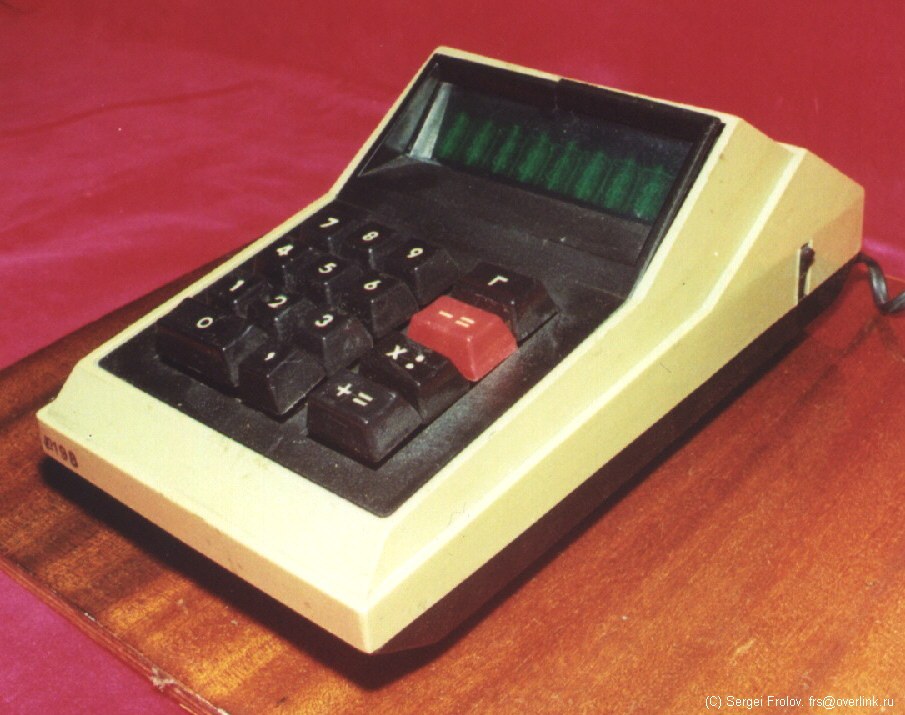 Figure 14 — The Elektronika 24-71 of 1971, the first Soviet calculator built on large-scale integrated circuits and the first with fluorescent tubes, named for the year and the 24th Party Congress.